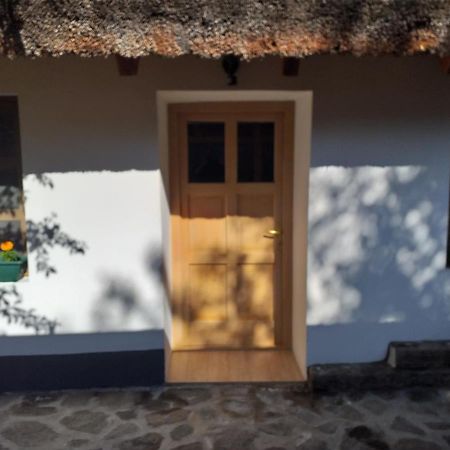 Mezes-Kucko Apartment Тихани Екстериор снимка