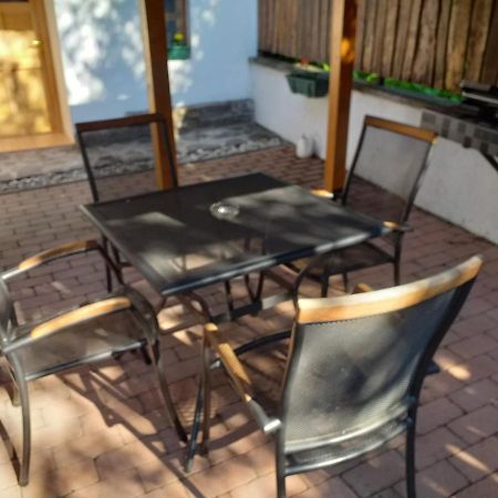 Mezes-Kucko Apartment Тихани Екстериор снимка